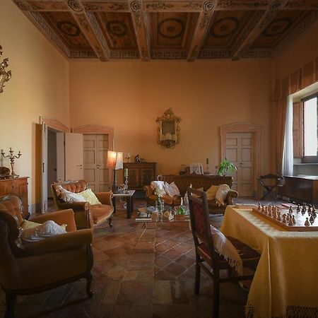 Palazzo Bonfranceschi Bed & Breakfast Belforte del Chienti Bagian luar foto