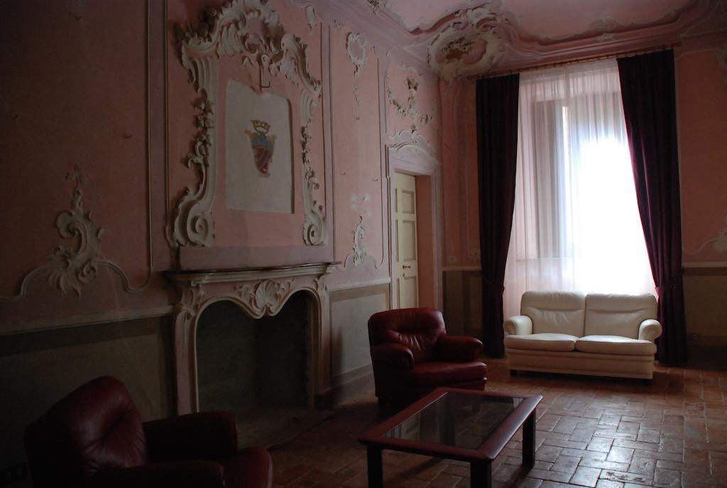 Palazzo Bonfranceschi Bed & Breakfast Belforte del Chienti Bagian luar foto